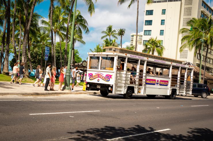 ハワイのトロリーバスを解説！人気路線の比較も【料金・乗り方】