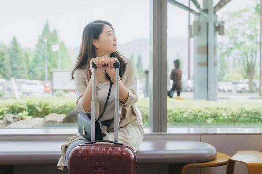 羽田空港で前泊をしてから出国する人の画像