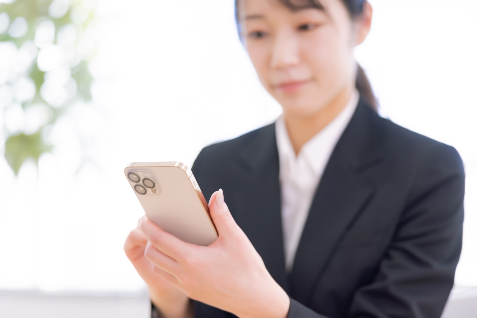 wechatpayを使う女性