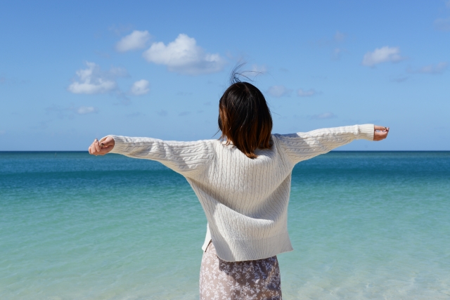 海外旅行が怖い女性