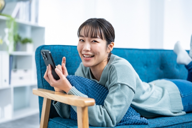 ソフトバンクのスマホをハワイで使いたい女性