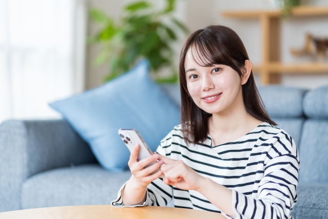 ソフトバンクのスマホをハワイで使いたい女性