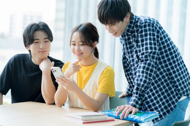 ソフトバンクのスマホがアメリカで使えるのか調べる人