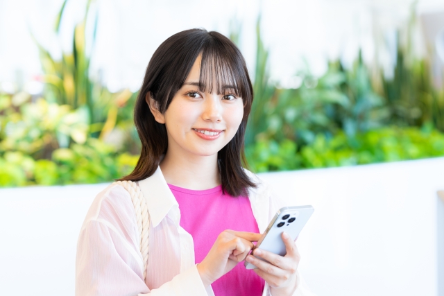 ハワイで楽天モバイルを使いたい女性