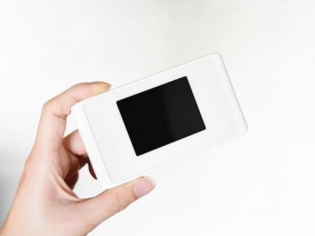 ポケットWi-Fiの機内持ち込みに悩む人