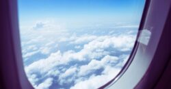 飛行機内