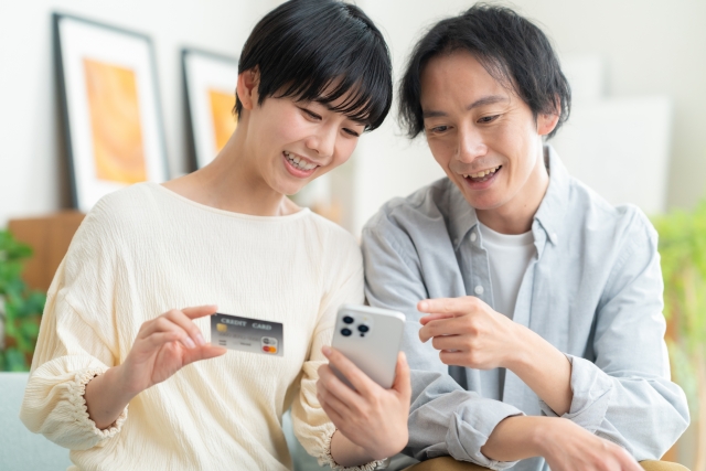 韓国でおすすめのVPNを探すカップル