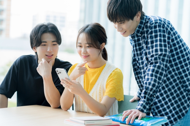 台湾現地で利用可能なWi-Fiレンタルを調べる人