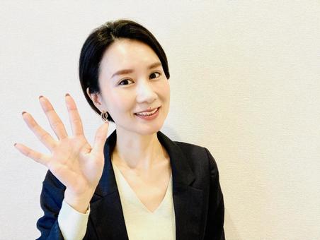 上海出張の際のマストな持ち物を5つ紹介する女性