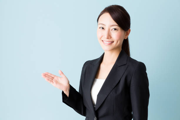 Zoomは中国でも使えることを解説する女性