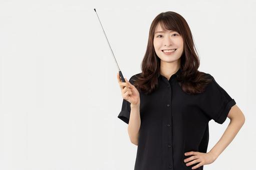 中国で対策をしてもTicTokが使えない理由を解説する女性