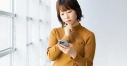 Yahoo!が海外で見れないので困っている女性